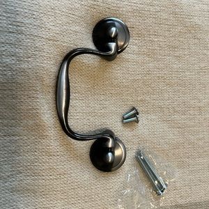 Set of 8 dresser/cabinets handles. $2.50 each
